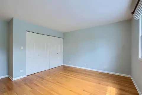 Bedroom - 1908 E Seneca Ln, Mount Prospect, IL 60056 photo 6 of 10