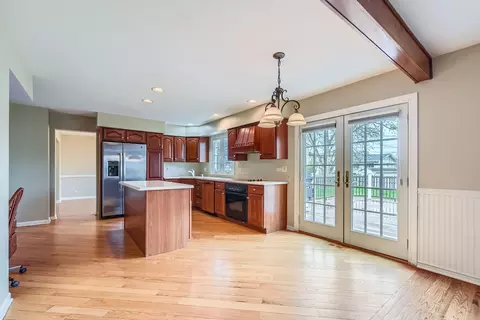 Kitchen - 1908 E Seneca Ln, Mount Prospect, IL 60056 photo 5 of 6