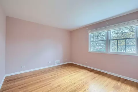 Bedroom - 1908 E Seneca Ln, Mount Prospect, IL 60056 photo 3 of 10