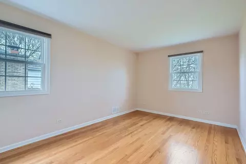 Bedroom - 1908 E Seneca Ln, Mount Prospect, IL 60056 photo 7 of 10