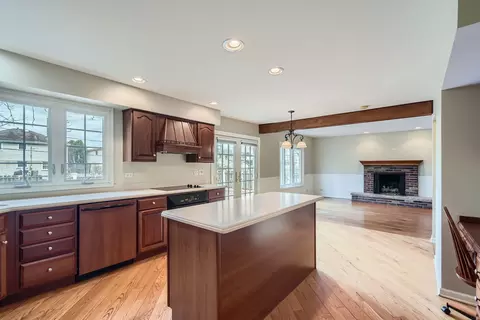 Kitchen - 1908 E Seneca Ln, Mount Prospect, IL 60056 photo 6 of 6