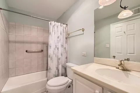 Bath - 1908 E Seneca Ln, Mount Prospect, IL 60056 photo 3 of 4