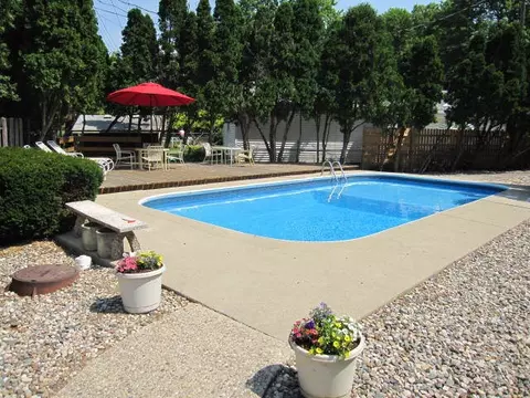 Exterior - 1725 Robert Dr, Champaign, IL 61821 photo 3 of 4
