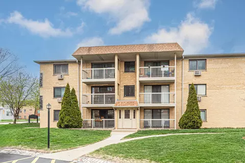 245 N Smith St #2W, Palatine, IL 60067