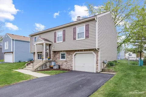 260 Lincoln Dr, Bartlett, IL 60103 photo 2