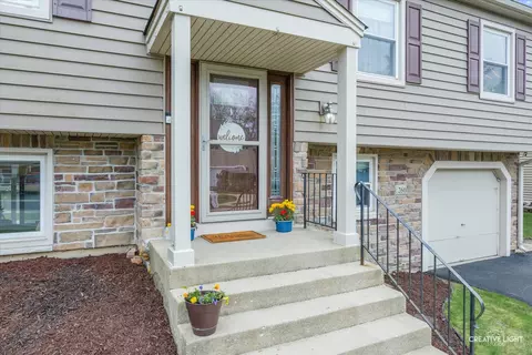 260 Lincoln Dr, Bartlett, IL 60103 photo 3