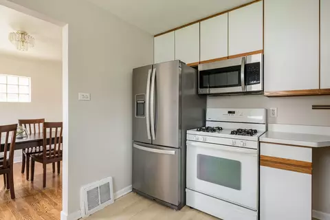 Kitchen - 3249 Maple Ave, Berwyn, IL 60402 photo 2 of 3