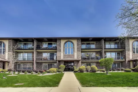 7545 Sheridan Dr #1C, Willowbrook, IL 60527