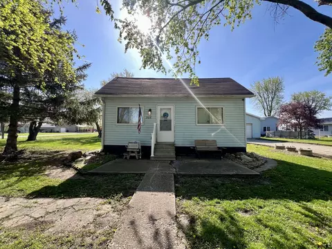208 Illinois St, Hindsboro, IL 61930
