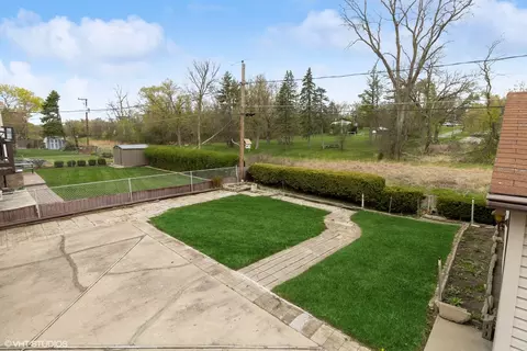 Exterior - 1096 Valley Stream Dr, Wheeling, IL 60090 photo 3 of 4