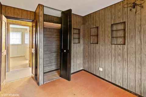 Bedroom - 1096 Valley Stream Dr, Wheeling, IL 60090 photo 3 of 6