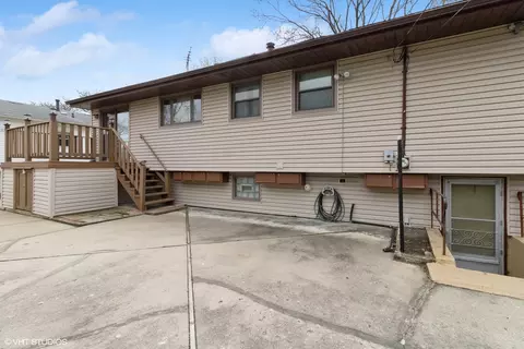 Exterior - 1096 Valley Stream Dr, Wheeling, IL 60090 photo 2 of 4