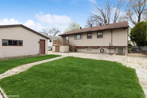 Exterior - 1096 Valley Stream Dr, Wheeling, IL 60090 photo 4 of 4