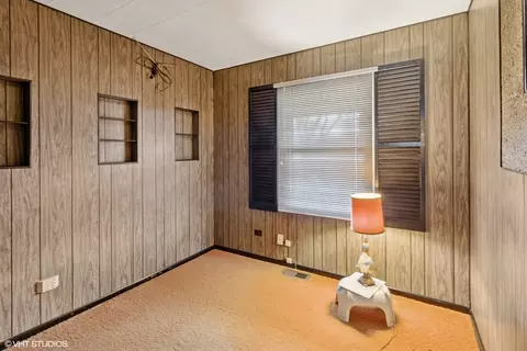 Bedroom - 1096 Valley Stream Dr, Wheeling, IL 60090 photo 4 of 6