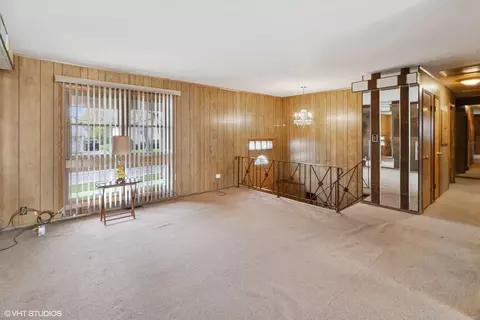 Living - 1096 Valley Stream Dr, Wheeling, IL 60090 photo 2 of 4