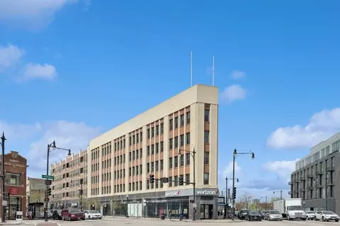 4015 N Milwaukee Ave #301, Chicago, IL 60641