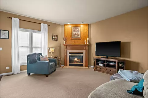 Living - 971 1st St, Batavia, IL 60510 photo 3 of 5