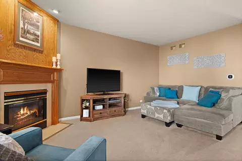 Living - 971 1st St, Batavia, IL 60510 photo 4 of 5
