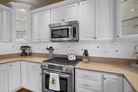 Kitchen - 971 1st St, Batavia, IL 60510 photo 1 of 3