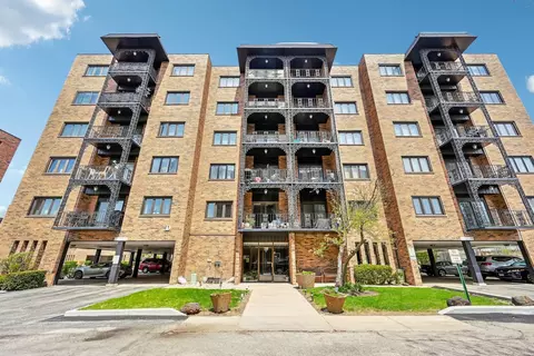 9332 Landings Ln #205, Des Plaines, IL 60016
