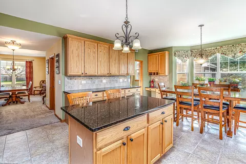 Kitchen - 12941 Grande Poplar Cir, Plainfield, IL 60585 photo 3 of 4