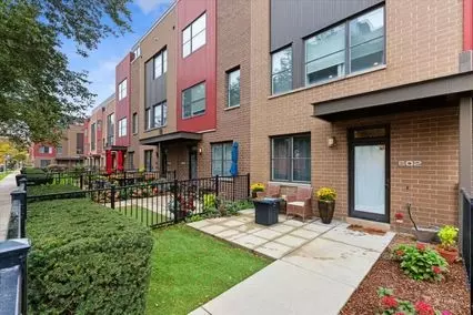 602 W 16th St, Chicago, IL 60616