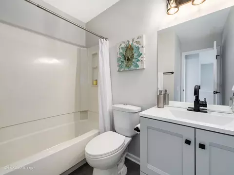 Bath - 1287 Silk Oak Ln, Bartlett, IL 60103 photo 3 of 3