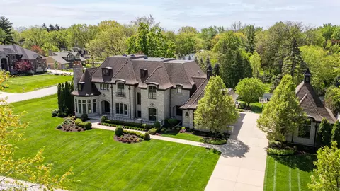 26 W W051 W Mohican Dr, Wheaton, IL 60189