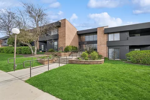 1295 N Sterling Ave #208, Palatine, IL 60067