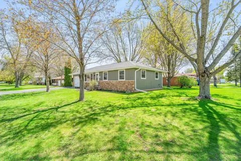 505 Prairie St, Hinckley, IL 60520