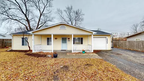 2303 Country Ln, Mchenry, IL 60051
