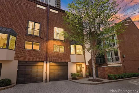 1340 N Sutton Pl, Chicago, IL 60610