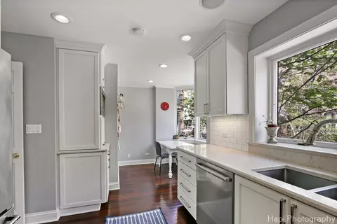 1340 N Sutton Pl, Chicago, IL 60610 photo 9