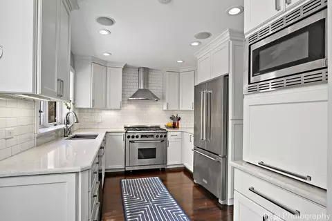 1340 N Sutton Pl, Chicago, IL 60610 photo 8