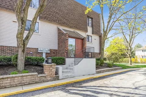 449 Elm St #2B, Deerfield, IL 60015