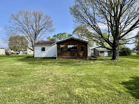 Exterior - 104 E Lafayette St, Magnolia, IL 61336 photo 8 of 14