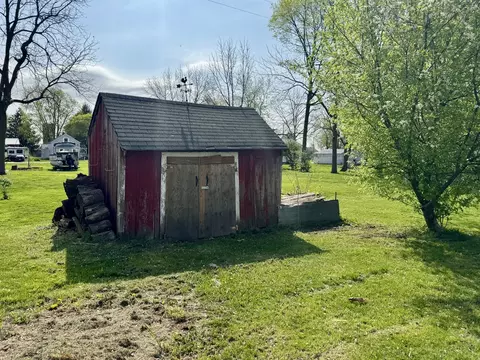 Exterior - 104 E Lafayette St, Magnolia, IL 61336 photo 11 of 14