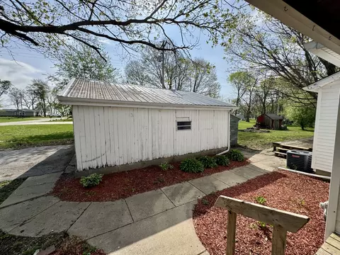 Exterior - 104 E Lafayette St, Magnolia, IL 61336 photo 13 of 14