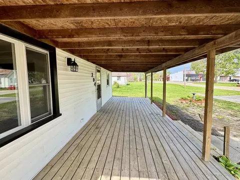 Exterior - 104 E Lafayette St, Magnolia, IL 61336 photo 3 of 14