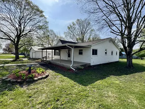 Exterior - 104 E Lafayette St, Magnolia, IL 61336 photo 4 of 14