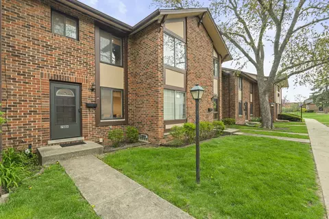 17 W706 Kirkland Ln, Villa Park, IL 60181