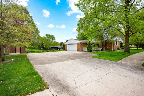 2118 S Morris Ave, Bloomington, IL 61704 photo 33
