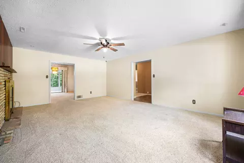 2118 S Morris Ave, Bloomington, IL 61704 photo 6