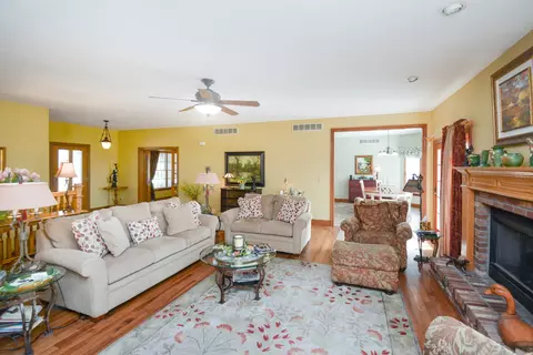 Living - 3 Stonehedges Ct, Bloomington, IL 61705 photo 3 of 7
