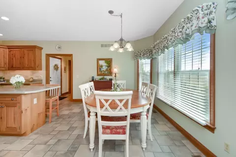 Dining - 3 Stonehedges Ct, Bloomington, IL 61705 photo 3 of 11
