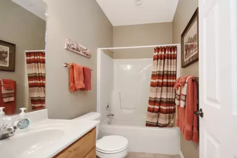 Bath - 3 Stonehedges Ct, Bloomington, IL 61705 photo 9 of 12