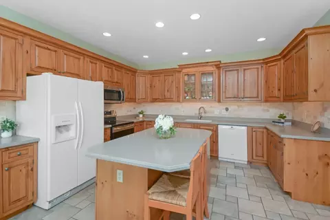 Kitchen - 3 Stonehedges Ct, Bloomington, IL 61705 photo 1 of 14