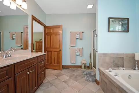 Bath - 3 Stonehedges Ct, Bloomington, IL 61705 photo 4 of 12