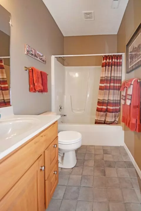 Bath - 3 Stonehedges Ct, Bloomington, IL 61705 photo 10 of 12