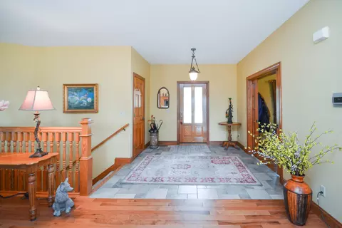 Entry Way - 3 Stonehedges Ct, Bloomington, IL 61705 photo 2 of 6